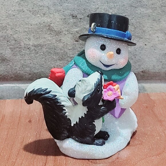 Hallmark Snow Buddies 2006 Snowman Skunk Christmas Ornament - Picture 3 of 12